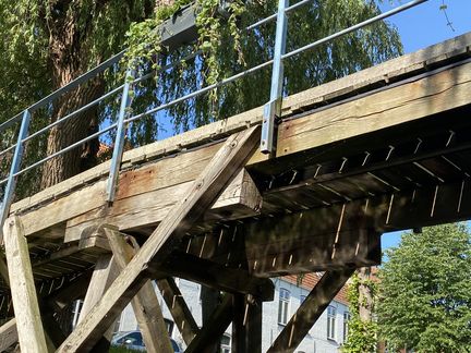 Bild: Holzbrücke in Friedrichstadt 